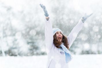 des femmes dans la neige
