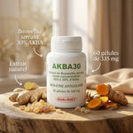 AKBA30 gélules Qualidiet avec Boswellia serrata, gingembre et curcuma sur surface bois