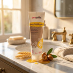 Après-shampoing bio Propolia miel argan blé sur vanité marbre avec ingrédients naturels