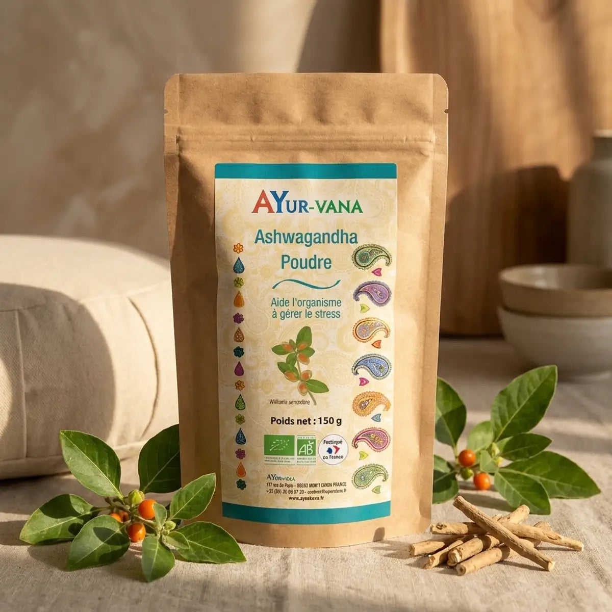 Ashwagandha bio en poudre Ayurvana avec plante fraîche et ambiance bien-être