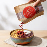 Baies de Goji bio 250g versées dans un bol açai avec yogurt et granola