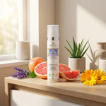Crème bio vegan BIO XEMA entourée de plantes naturelles et fleurs sur vanity minimaliste