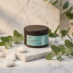 Boue de la Mer Morte Najel – pot cosmétique spa avec feuilles eucalyptus et pierres blanches