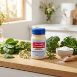 Complément Calcium + Vitamine D3 en gélules avec légumes frais et lumière naturelle