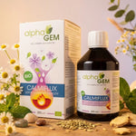 Calmiflux bio bouteille 200ml Alphagem avec herbes et fleurs de camomille sur fond wellness
