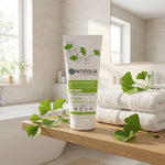 Crème hydratante bio Centifolia 100ml vegan avec feuille ginkgo biloba sur étagère salle de bain