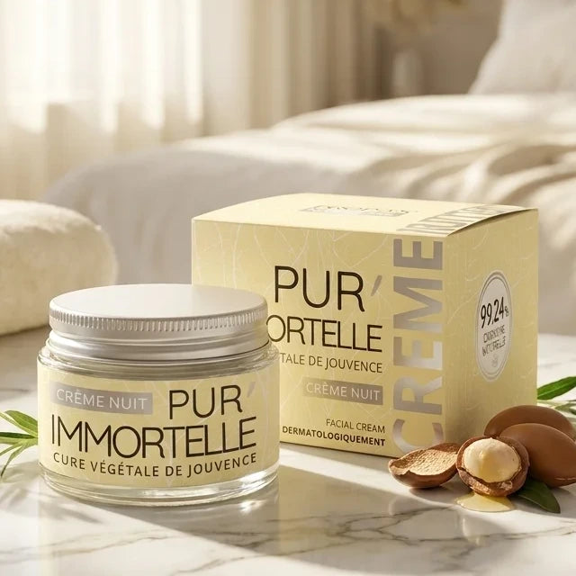 Crème visage Pur'Immortelle bio de nuit avec fleurs d'immortelle et noix d'argan sur marbre