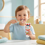 Enfant brossant ses dents avec dentifrice Coslys bio fraise, routine d'hygiène bucco-dentaire