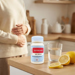 Estocalm 60 comprimés anti-reflux avec verre d'eau et citron sur plan de travail cuisine
