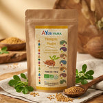 Poudre de Fenugrec Bio AYur-Vana avec graines et cuillère en bois sur surface naturelle