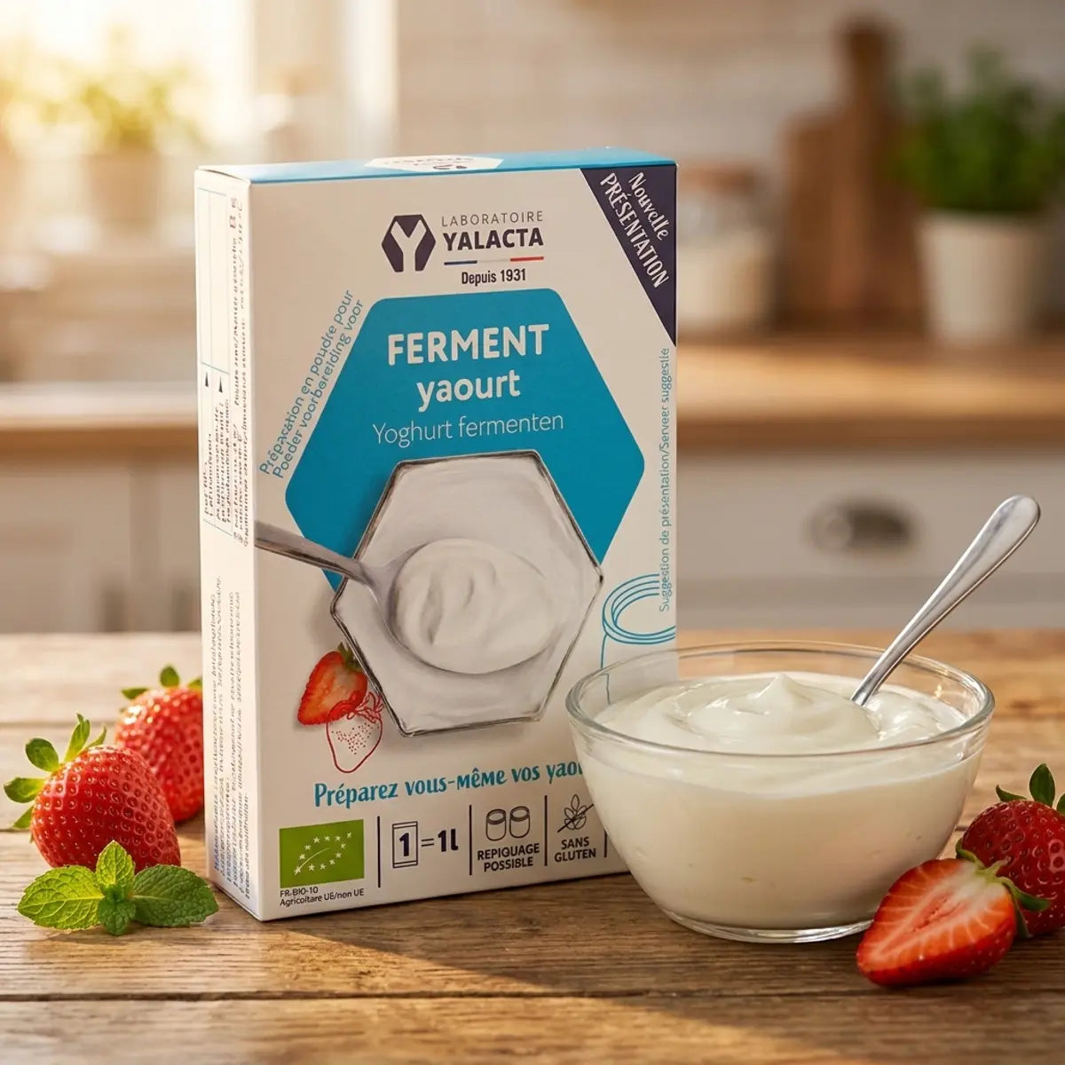 Ferment yaourt bio Yalacta en sachets avec yaourt crémeux fait maison et fraises