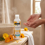Gel intime apaisant bio Coslys - application douce sur peau sensible