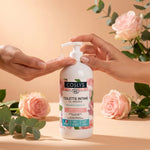 Gel intime fraîcheur bio Coslys application main femme roses eucalyptus