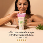 Femme tenant gel Shatavari bio Ayurvana avec avis client 5 étoiles en témoignage beauté