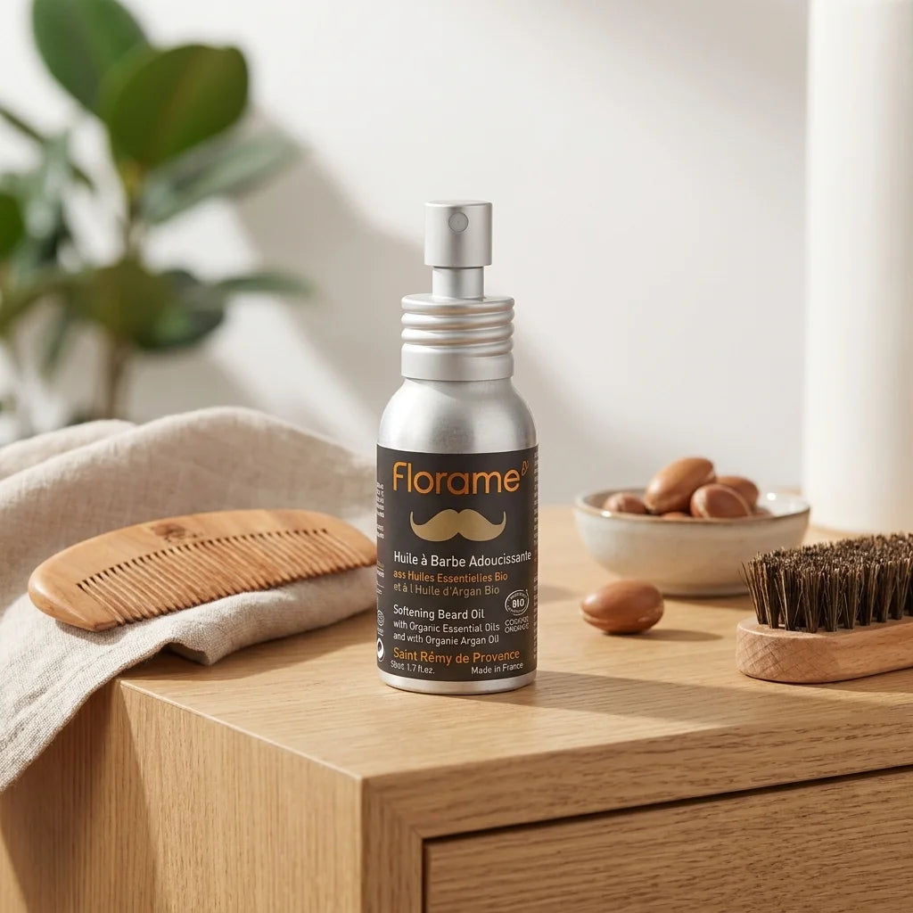 Flacon d'huile à barbe bio Florame avec emballage argent sur vanité en bois