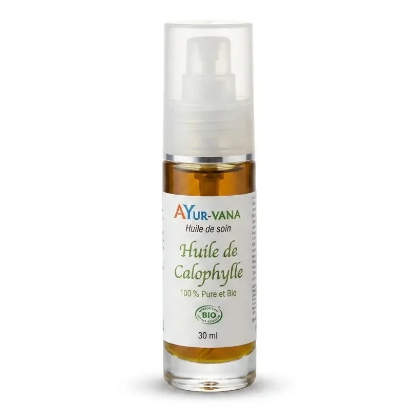 Bouteille d'huile de Calophylle bio Ayurvana avec pompe, fond blanc