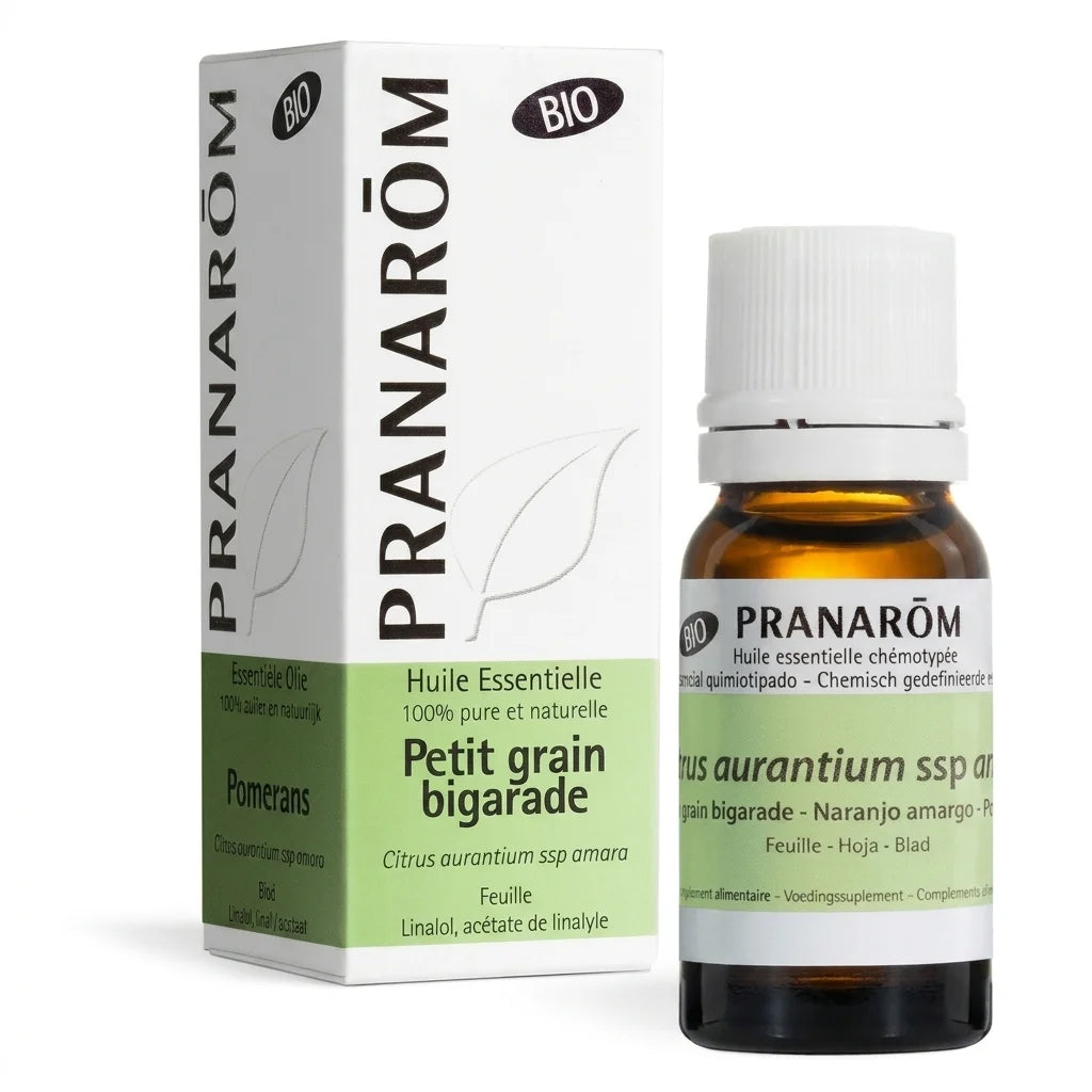 Flacon Pranarom huile essentielle petit grain bigarade sur fond blanc