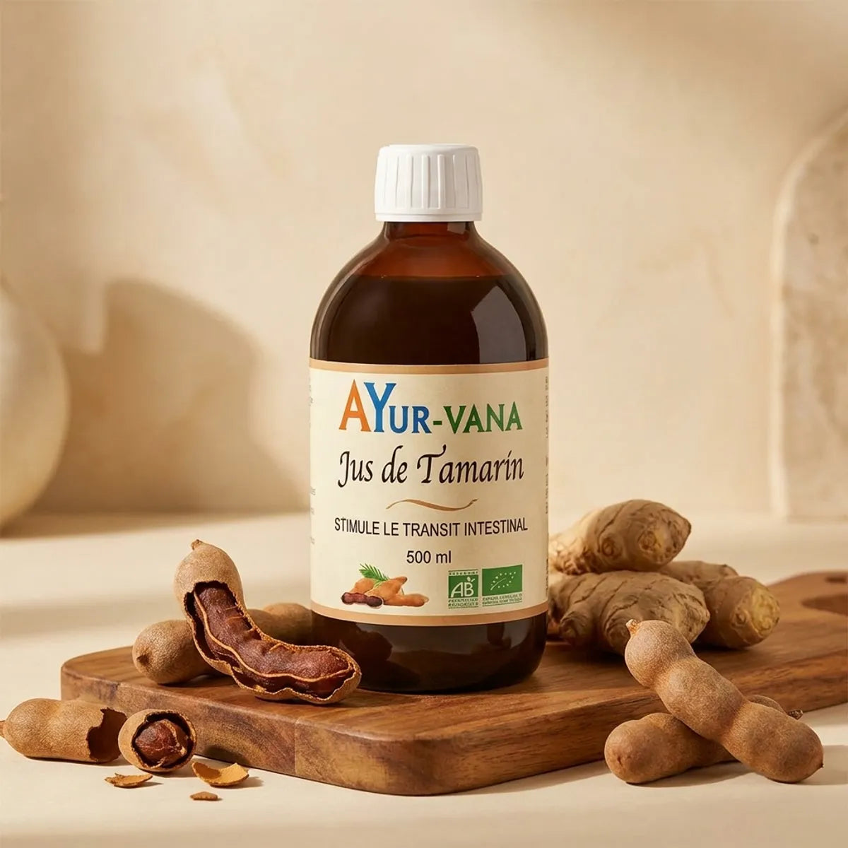 Jus de tamarin bio Ayur-Vana 500ml avec fruits frais et gingembre sur bois