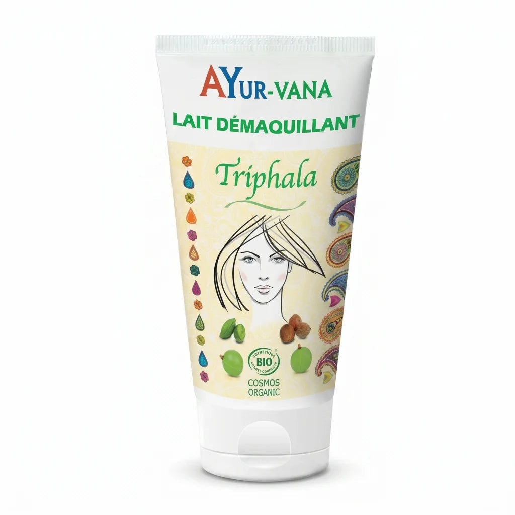 Lait démaquillant Triphala bio Ayurvana en tube blanc sur fond blanc