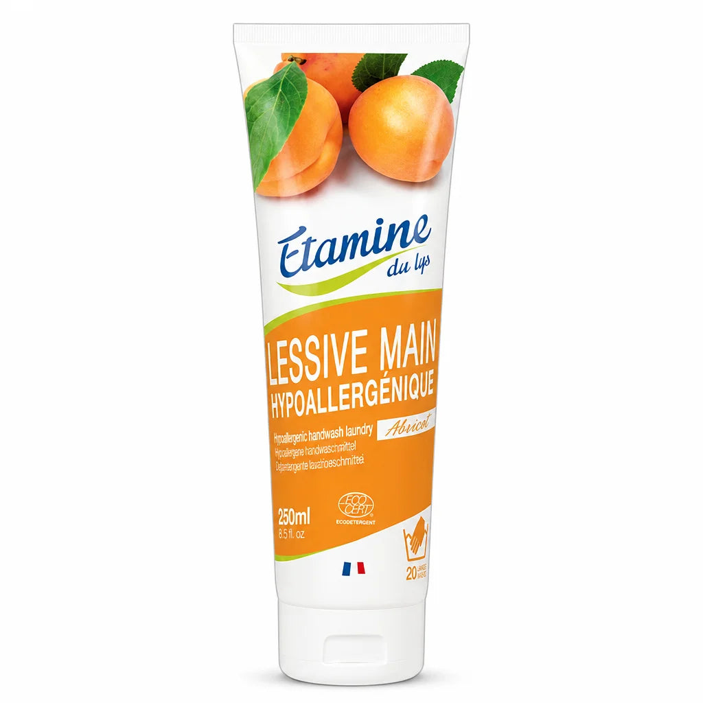 Bouteille de lessive main hypoallergénique Etamine du Lys sur fond blanc
