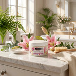 Masque Kératine bio Coslys dans salle de bain luxe avec fleurs roses et accessoires beauté