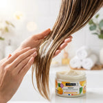 Masque Nutrition Intense Coslys bio appliqué sur cheveux humides, texture riche visible