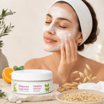 Masque poudre Opaline bio Douces Angevines appliqué sur le visage d'une femme en spa