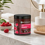 Masque soin brillance Centifolia bio avec framboises fraîches et accessoires beauté sur marbre blanc