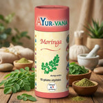 Bouteille Moringa Ayur-vana gélules vegan avec feuilles fraîches et ambiance bien-être ayurvédique