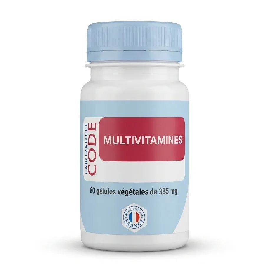 Bouteille de multivitamines en gélules avec bouchon bleu et étiquette rouge sur fond blanc
