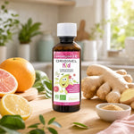 Originel Kid Immunité Bio flacon doseur avec agrumes et gingembre frais en cuisine moderne
