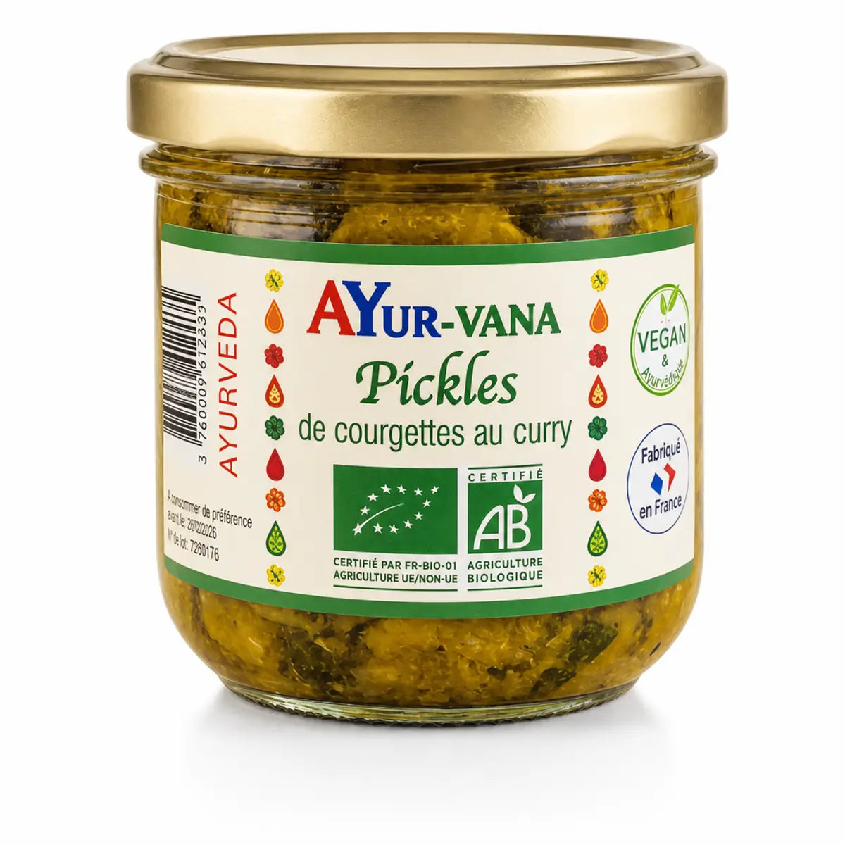 Pot de pickles de courgettes au curry AYur-vana 200g avec label bio sur fond blanc