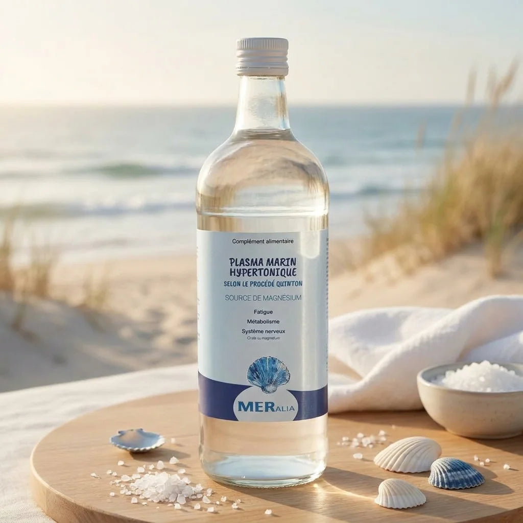 Bouteille Plasma Marin Hypertonique 1L Quinton sur ambiance wellness côtière avec éléments marins