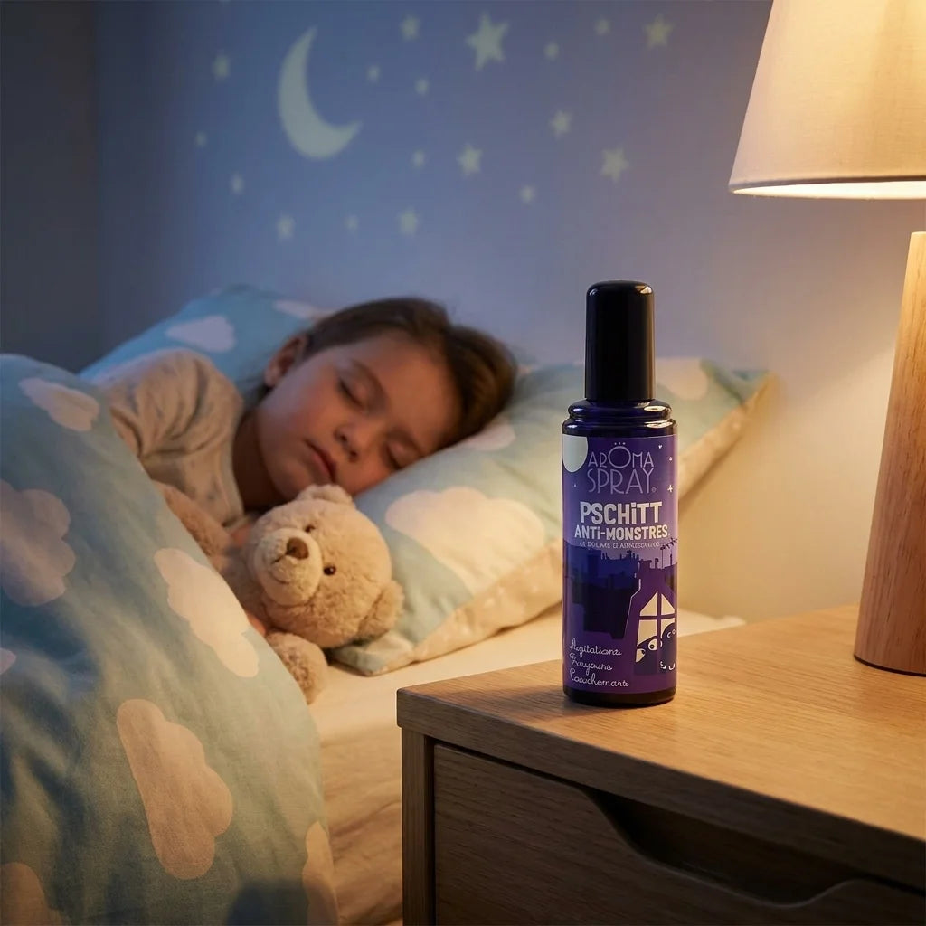 Pschitt Anti-monstres aromaspray sur table de nuit enfant endormi chambre apaisante