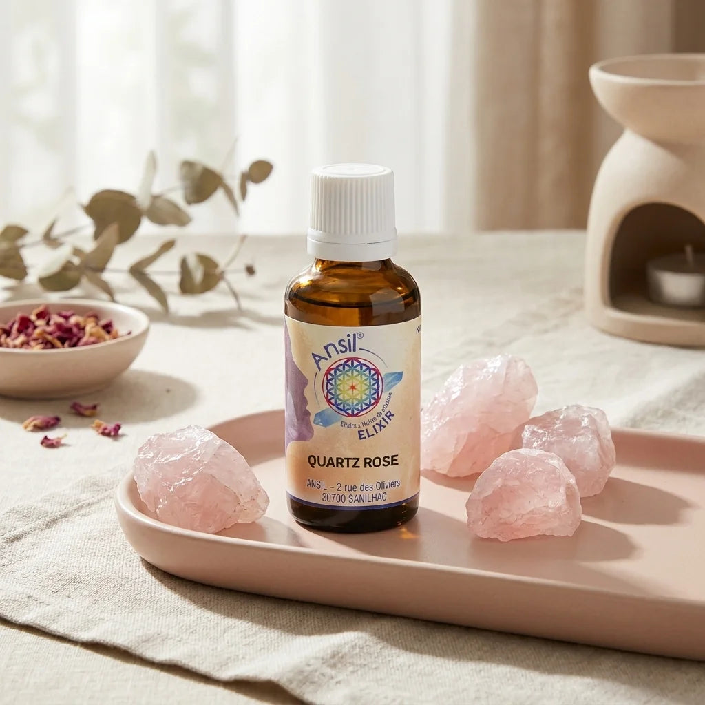 Élixir de Cristal Quartz Rose Ansil avec cristaux bruts en ambiance spa minimaliste