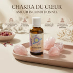 Élixir de Quartz Rose avec cristaux bruts et pétales, composition bien-être chakra cœur