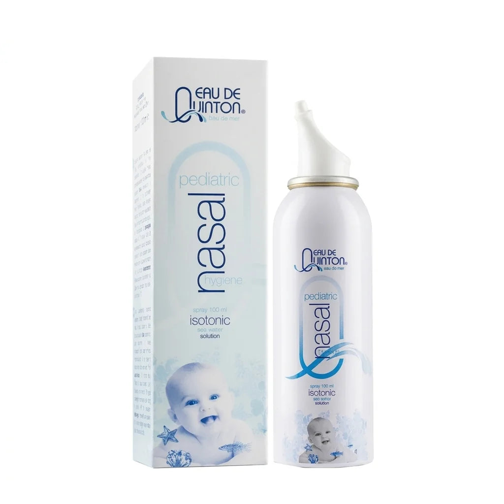 Spray nasal pédiatrique Quinton avec emballage sur fond blanc