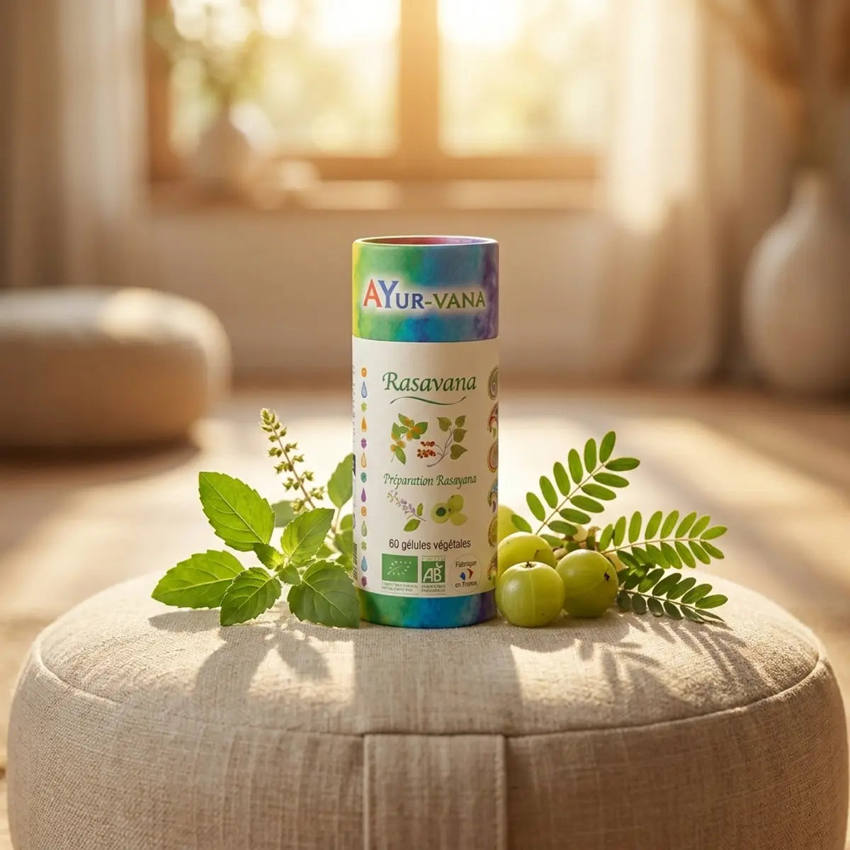 Rasavana Ayurvana gélules bio vegan avec herbes fraîches et coussin de méditation