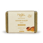 Savon d'Alep Najel au miel, bar de savon naturel crème et or sur fond blanc