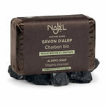Savon d'Alep Najel au charbon végétal bio dans son emballage marron d'origine sur fond blanc