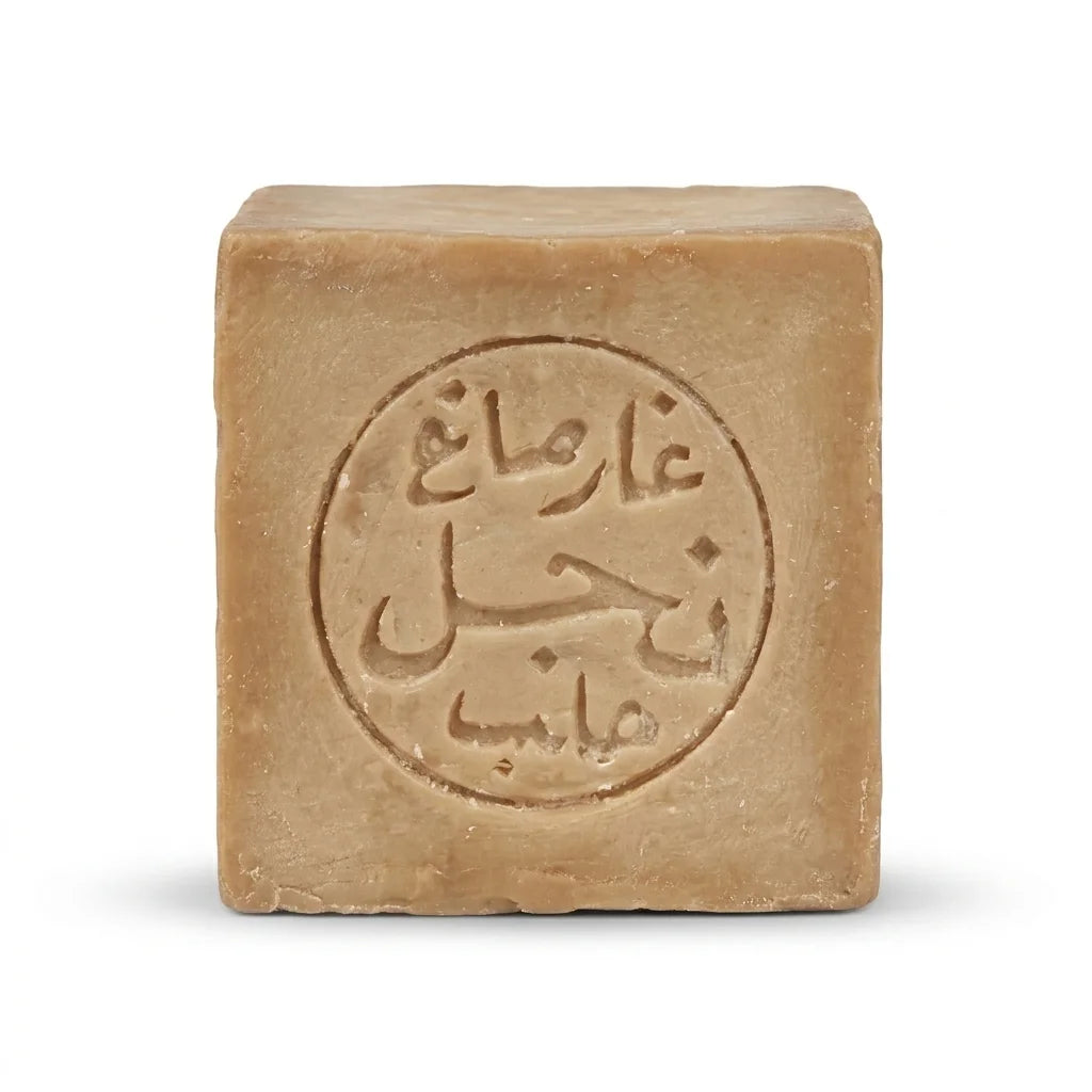 Savon d'Alep Najel détachant bar couleur naturelle fond blanc