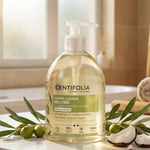 Savon liquide neutre Centifolia 500ml à l'huile d'olive et coco sur marbre avec feuillages