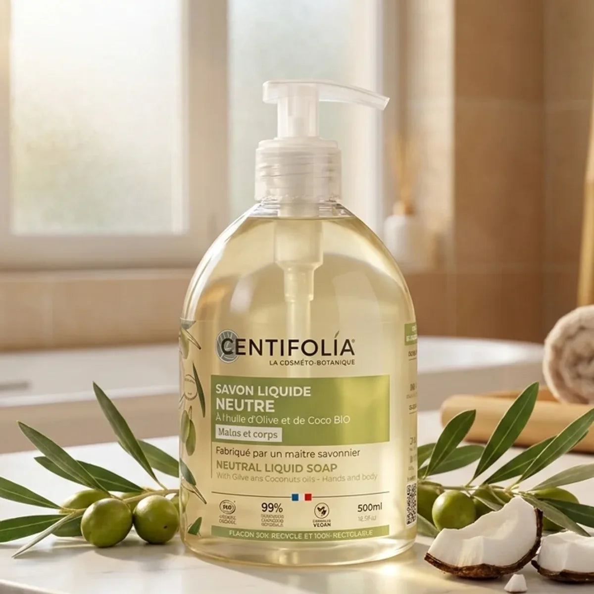 Savon liquide neutre Centifolia 500ml à l'huile d'olive et coco sur marbre avec feuillages