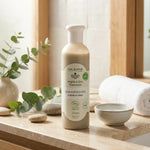 Shampoing bio cheveux gras Argile et Eau Thermale 250ml sur vanité spa minimaliste