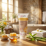 Shampooing doux Bio Miel & Bambou Propolia dans salle de bain spa avec éléments botaniques naturels