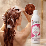 Shampooing bio Couleurs de Jeanne avec femme aux cheveux colorés brillants sous l'eau