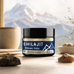 Résine Shilajit 70% acide fulvique LT Labo 30g sur bureau wellness avec pierres naturelles
