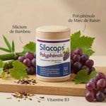 Silacaps Polyphénols gélules avec raisins frais, feuilles et fleurs d'hibiscus sur plateau bois
