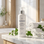 SILACLEAN® lotion démaquillante tonifiante flacon pompe chrome sur vanité marbre spa