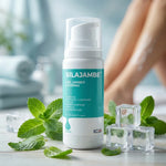 Silajambe gel en flacon avec pompe dispenser sur surface bois, feuilles menthe fraîche